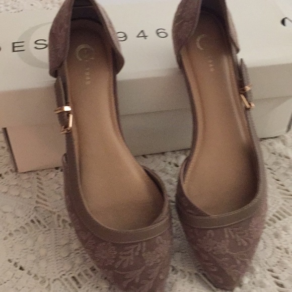 🌺 Embroidered 🌺 Design 🌺 Flats 🌺 - Picture 3 of 5